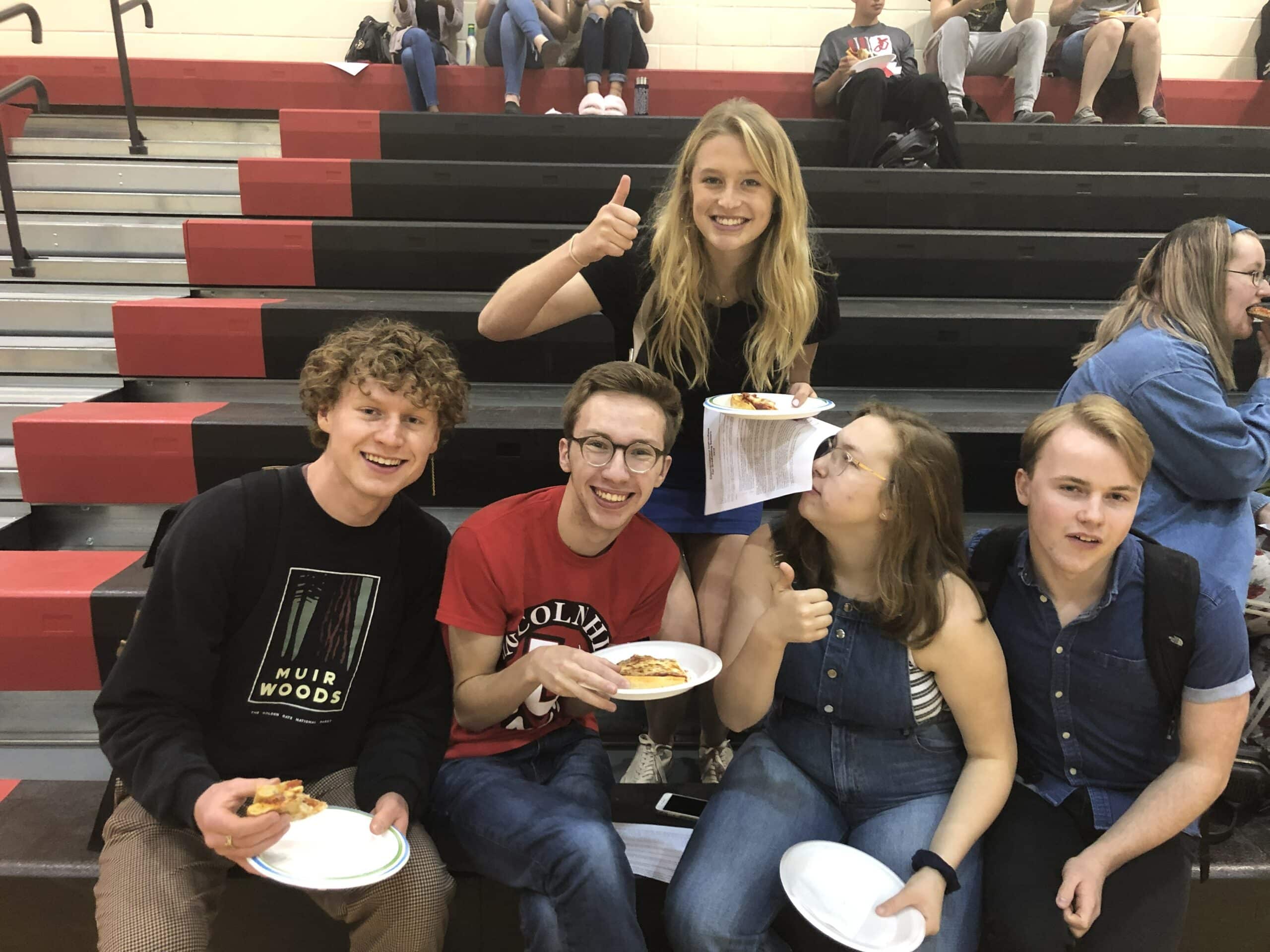 Students eating pizza
